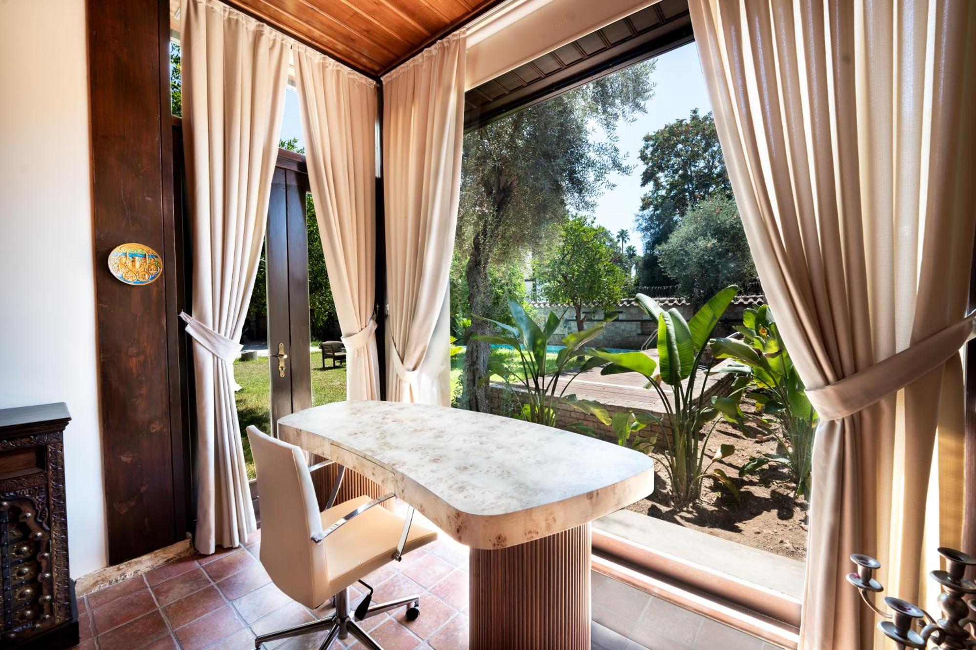 House 5 Hotel Анталия Екстериор снимка